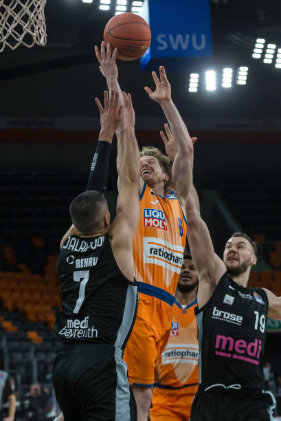 率先打破僵 率先打破僵