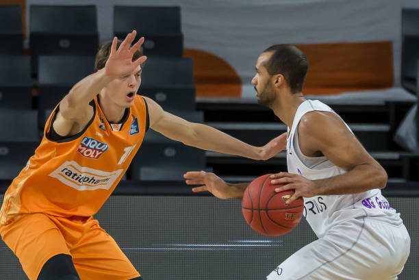 首轮的表现 首轮的表现