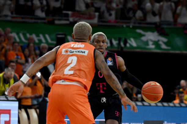 这位球员与 这位球员与